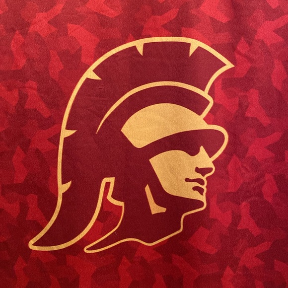 Certo Red Graphic Tee with Gold Trojan Design…size L - Picture 3 of 4